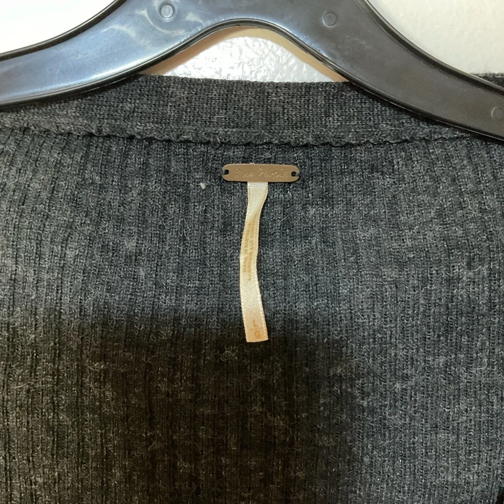 Grey Ribbed V-Neck Buttoned Women's Sweater - Picture 4 of 5